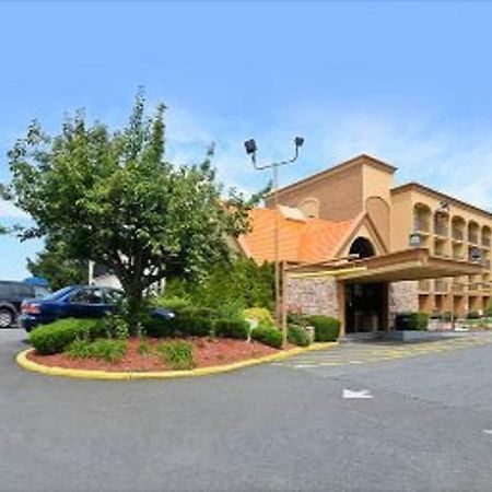 Howard Johnson By Wyndham Clifton Nj Экстерьер фото
