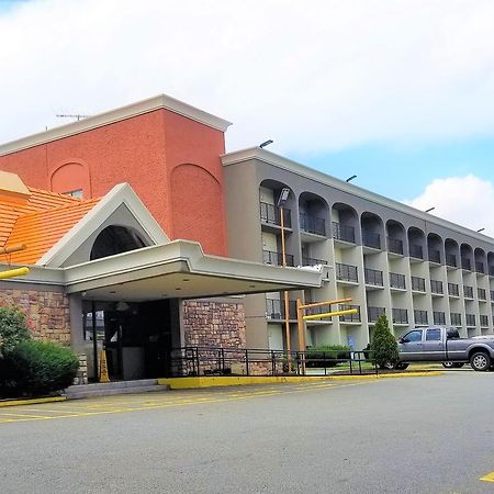 Howard Johnson By Wyndham Clifton Nj Экстерьер фото