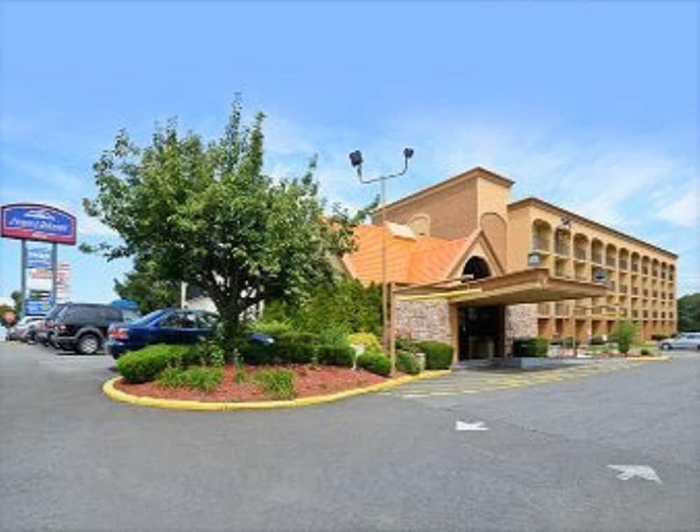 Howard Johnson By Wyndham Clifton Nj Экстерьер фото
