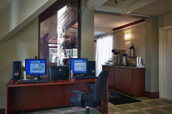 Howard Johnson By Wyndham Clifton Nj Экстерьер фото
