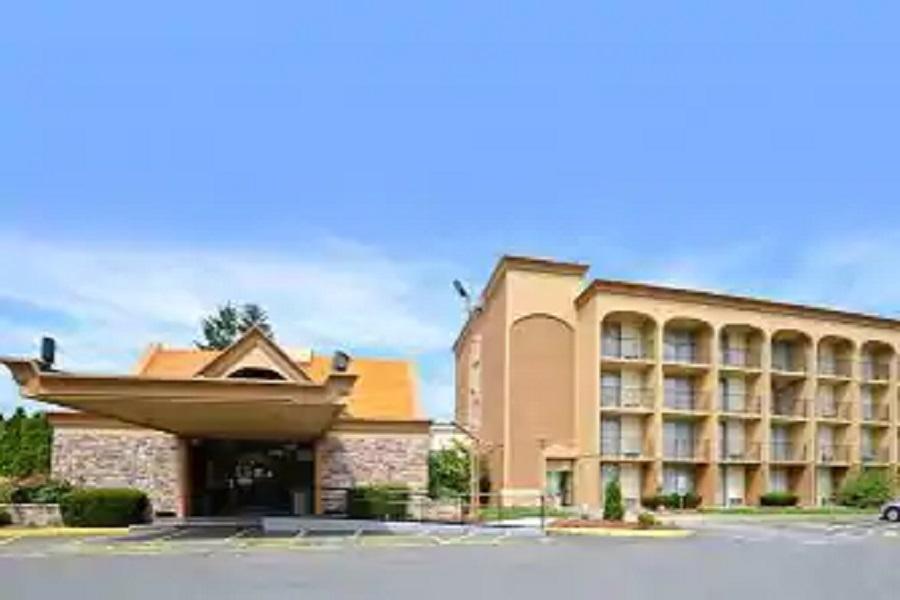 Howard Johnson By Wyndham Clifton Nj Экстерьер фото